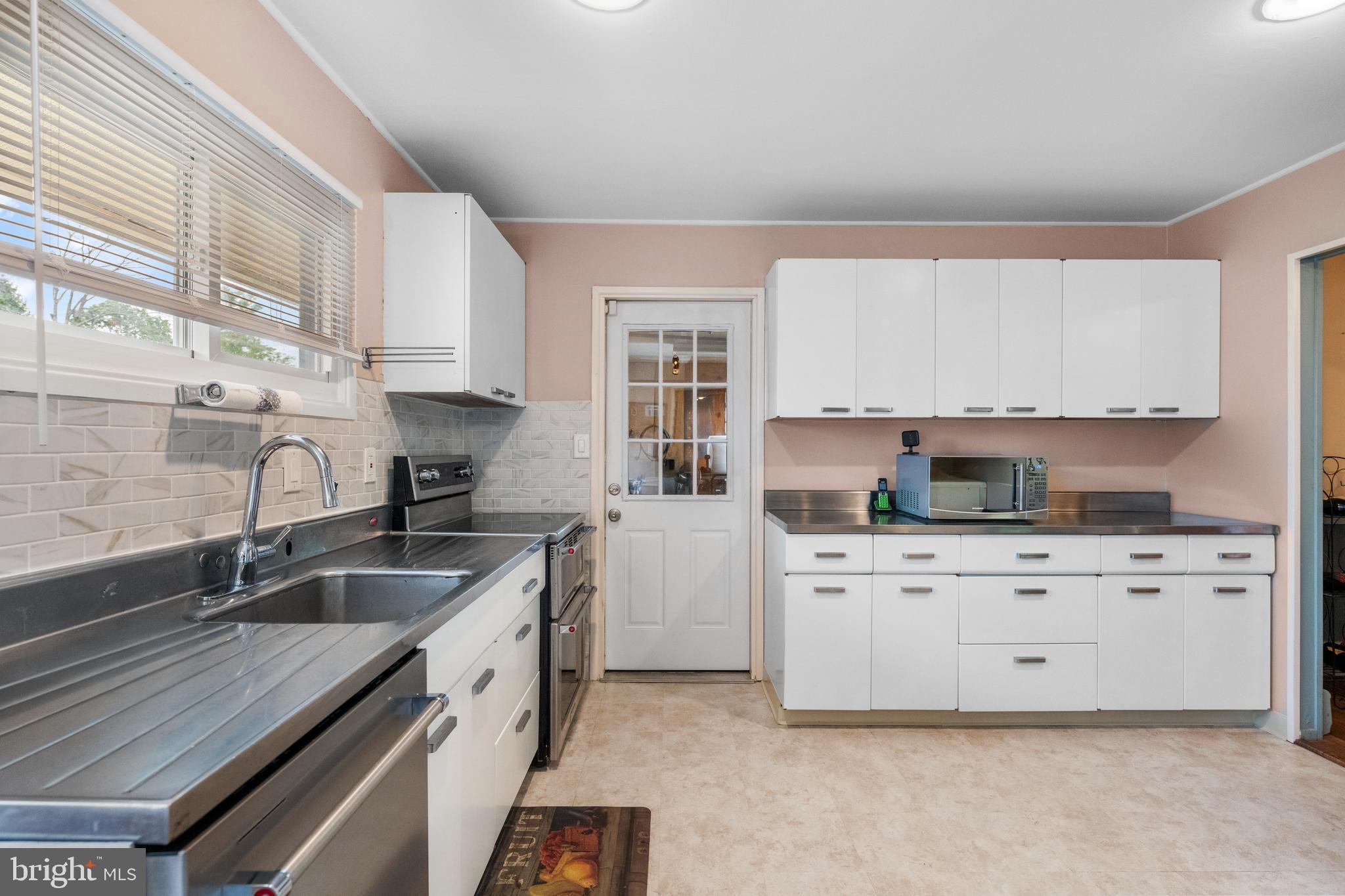 10 Sugarplum Road Levittown, PA 19056 - Photo 25 of 38 Stainless Appliances