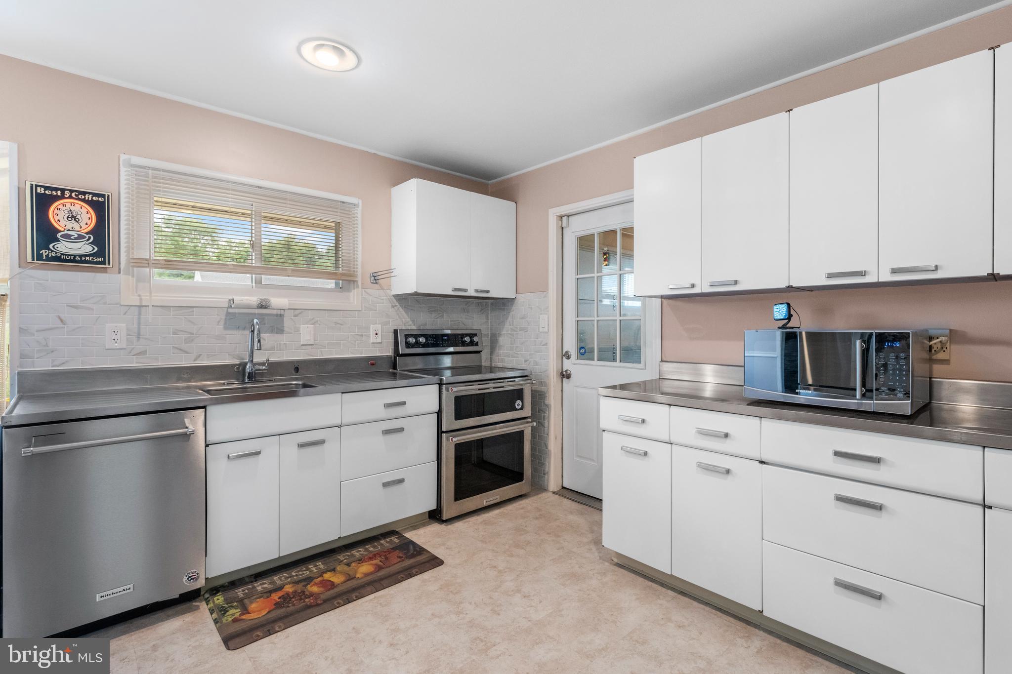 10 Sugarplum Road Levittown, PA 19056 - Photo 26 of 38 Spacious open kitchen