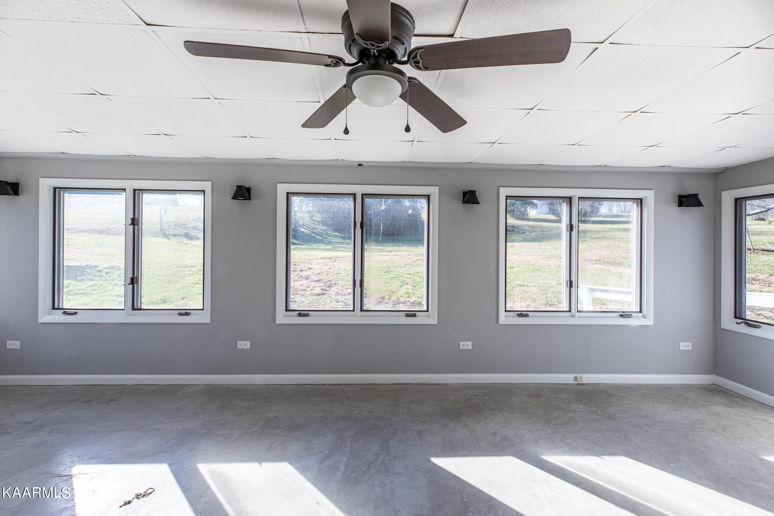 442 Carr Wynn Road La Follette, TN 37766 - Photo 22 of 42 Sun Room