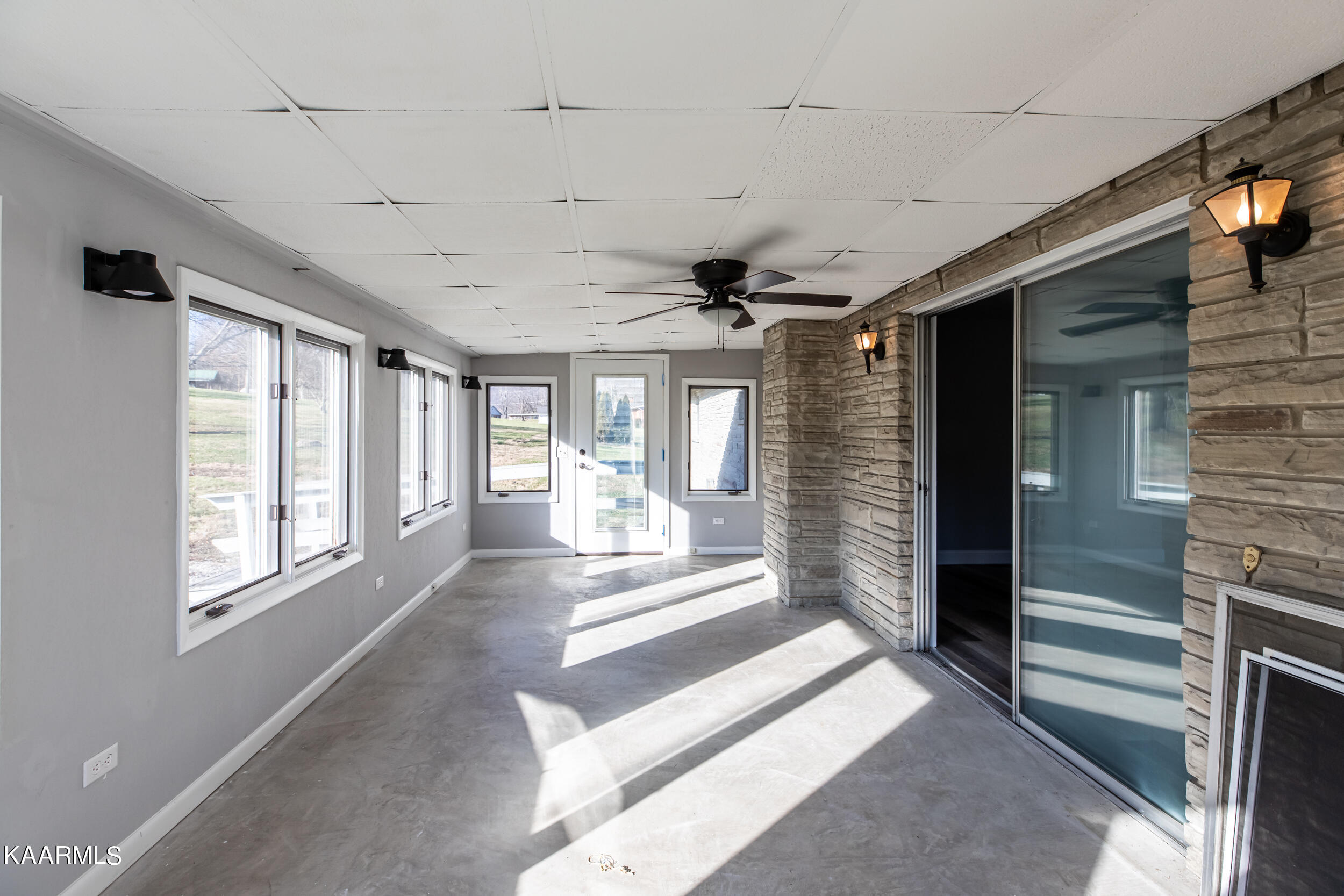 442 Carr Wynn Road La Follette, TN 37766 - Photo 23 of 42 Sun Room