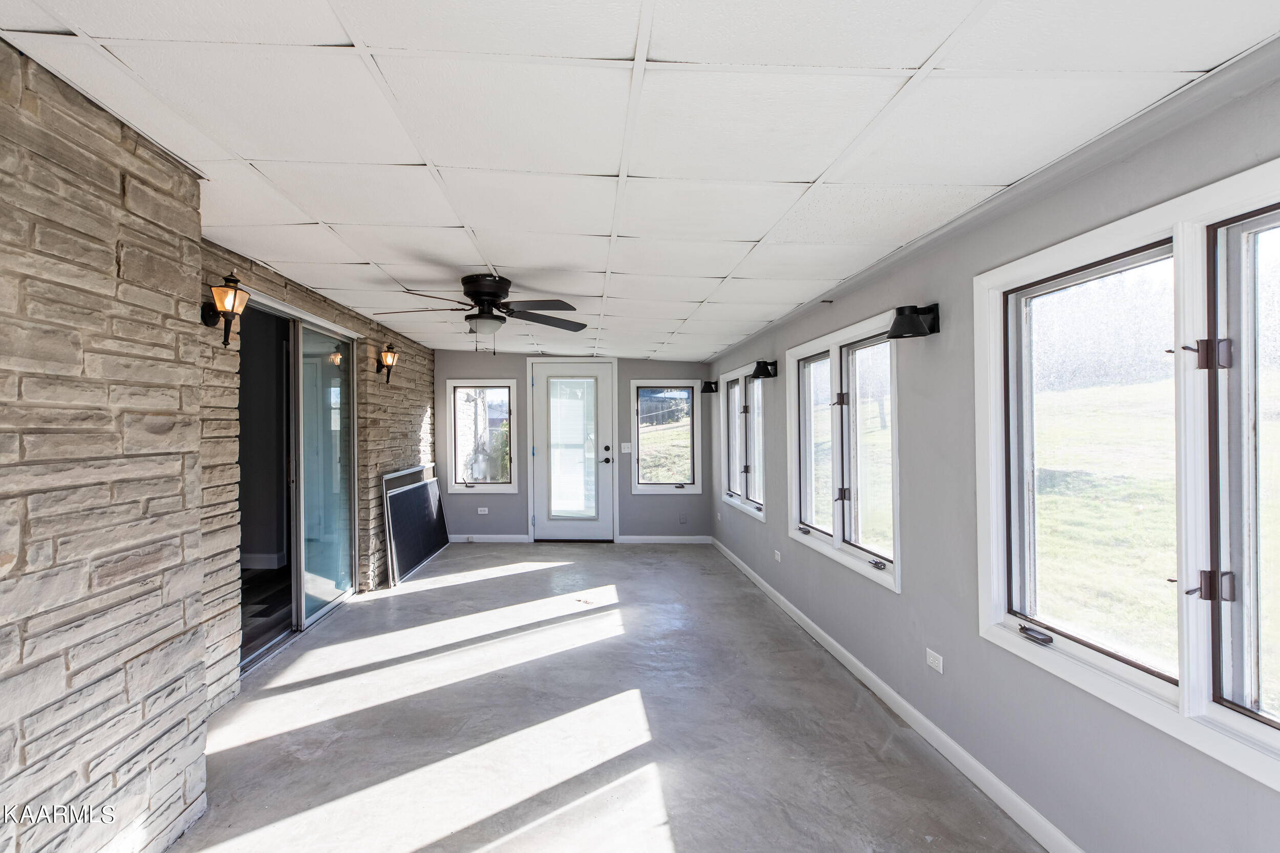 442 Carr Wynn Road La Follette, TN 37766 - Photo 24 of 42 Sun Room