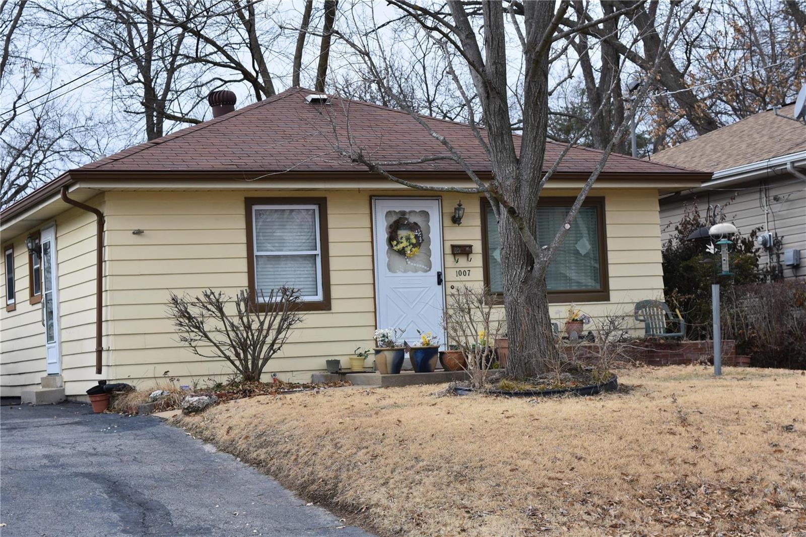 1007 Lindemann Road St. Louis, MO 63131 - Photo 1 of 14 Gallery Image 1