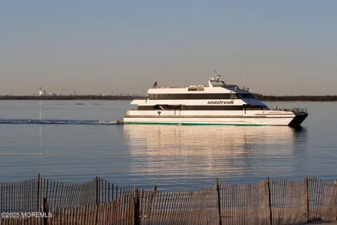 $2,700 | 200 Portland Road, Unit C2, Highlands, NJ 07732