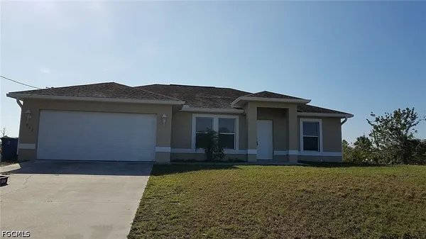 $1,700 | 932 Dobbins Street East, Lehigh Acres, FL 33974