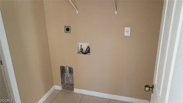 $1,700 | 932 Dobbins Street East, Lehigh Acres, FL 33974