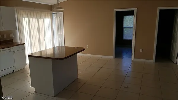 $1,700 | 932 Dobbins Street East, Lehigh Acres, FL 33974