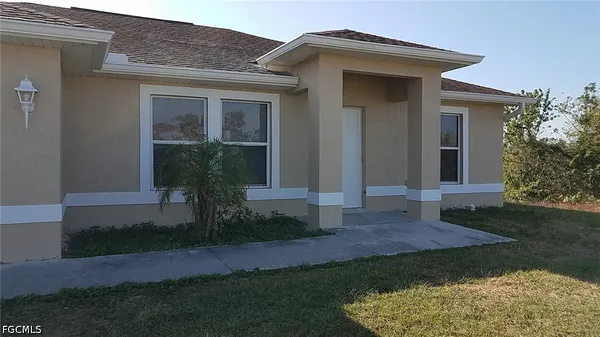 $1,700 | 932 Dobbins Street East, Lehigh Acres, FL 33974