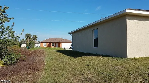 $1,700 | 932 Dobbins Street East, Lehigh Acres, FL 33974