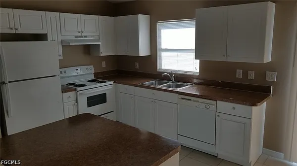 $1,700 | 932 Dobbins Street East, Lehigh Acres, FL 33974