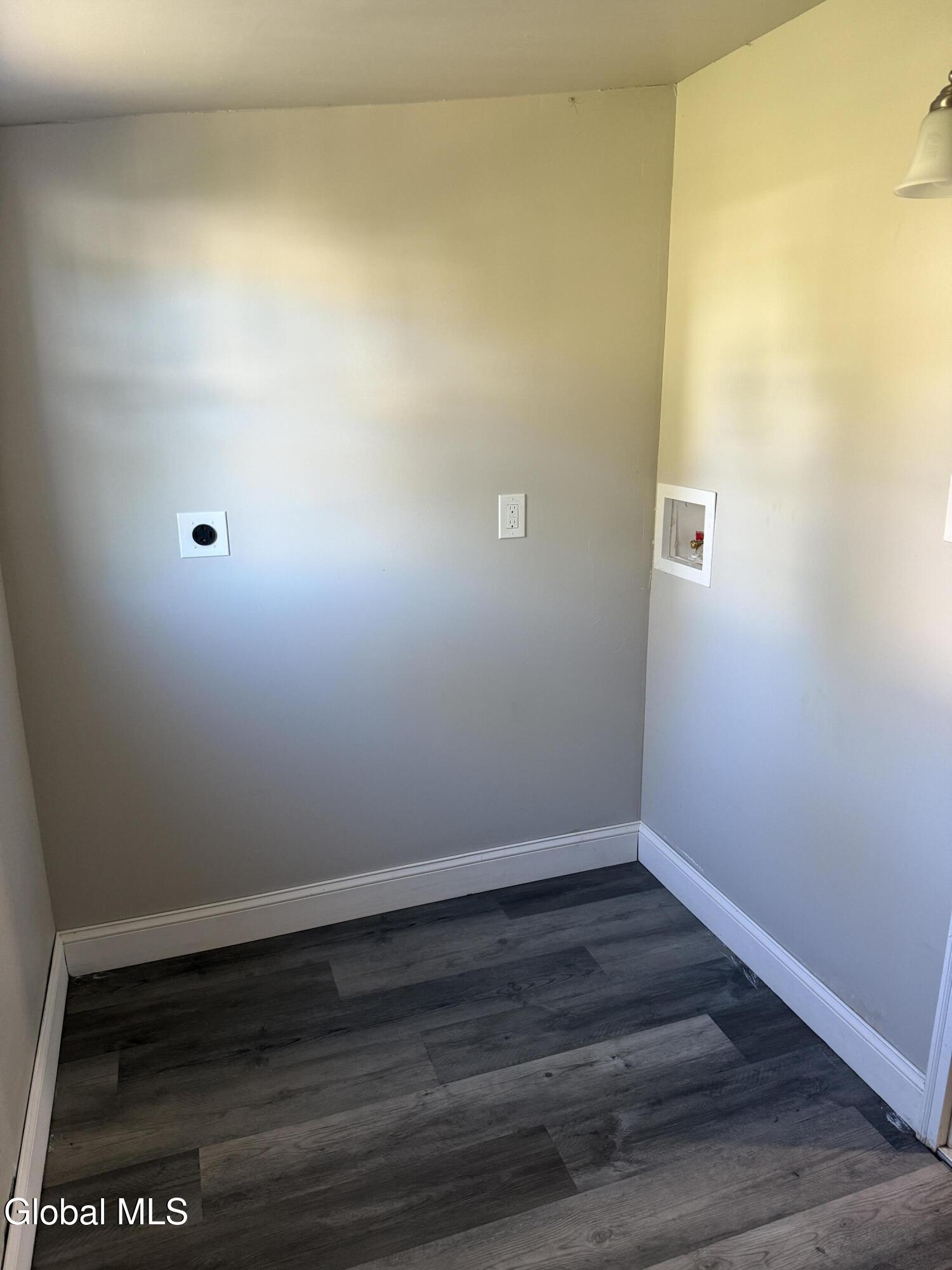 1320 4th Avenue Schenectady, NY 12303 - Photo 9 of 19 IMG_5158