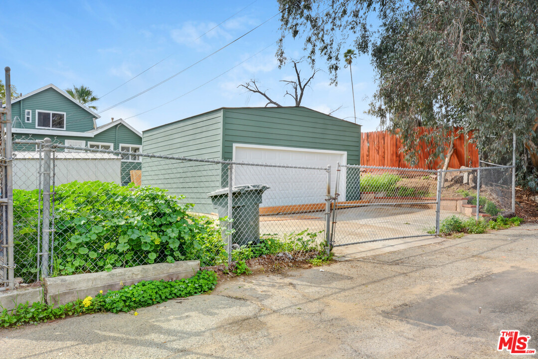 467 West G Street Colton, CA 92324 - Photo 3 of 15