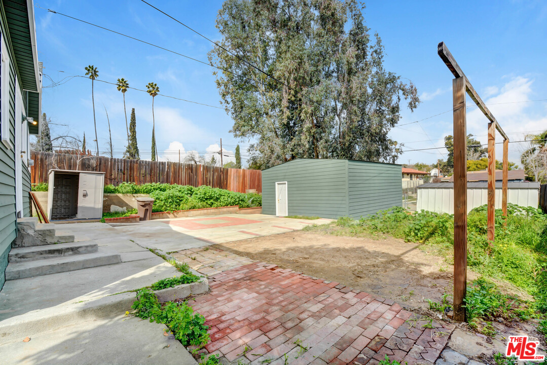 467 West G Street Colton, CA 92324 - Photo 4 of 15