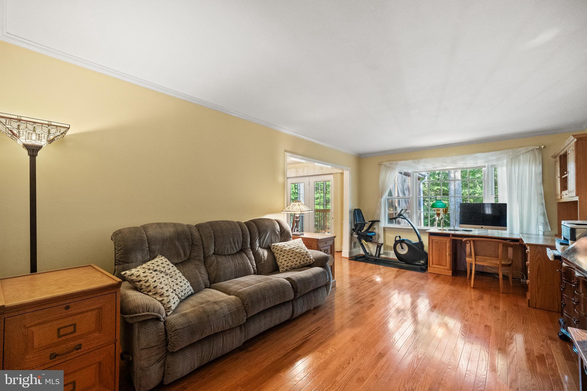 7933 St George Court Springfield, VA 22153 - Photo 17 of 40 Large windows!