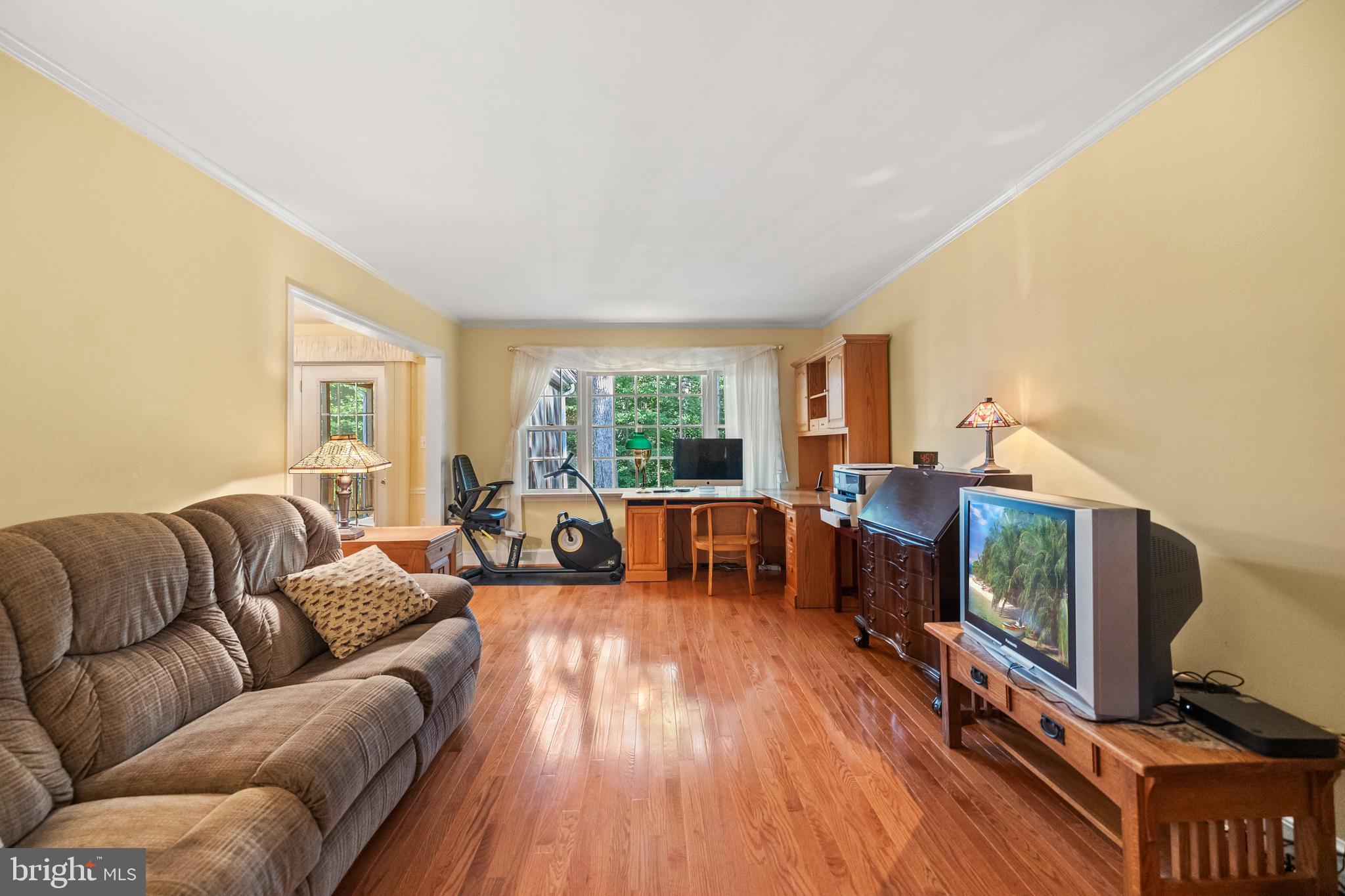7933 St George Court Springfield, VA 22153 - Photo 18 of 40 Beautiful wood flooring throughout main level!