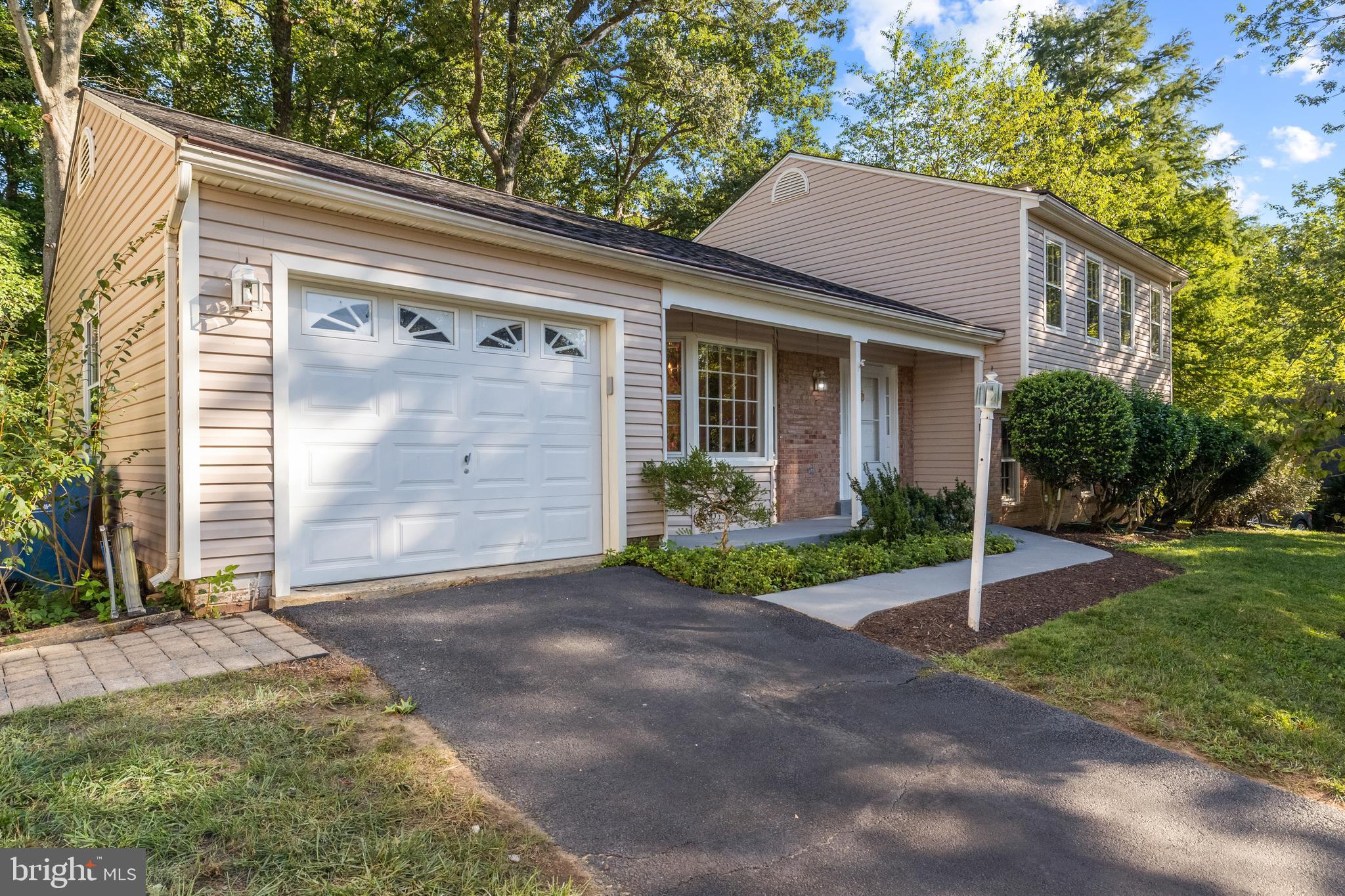 7933 St George Court Springfield, VA 22153 - Photo 3 of 40