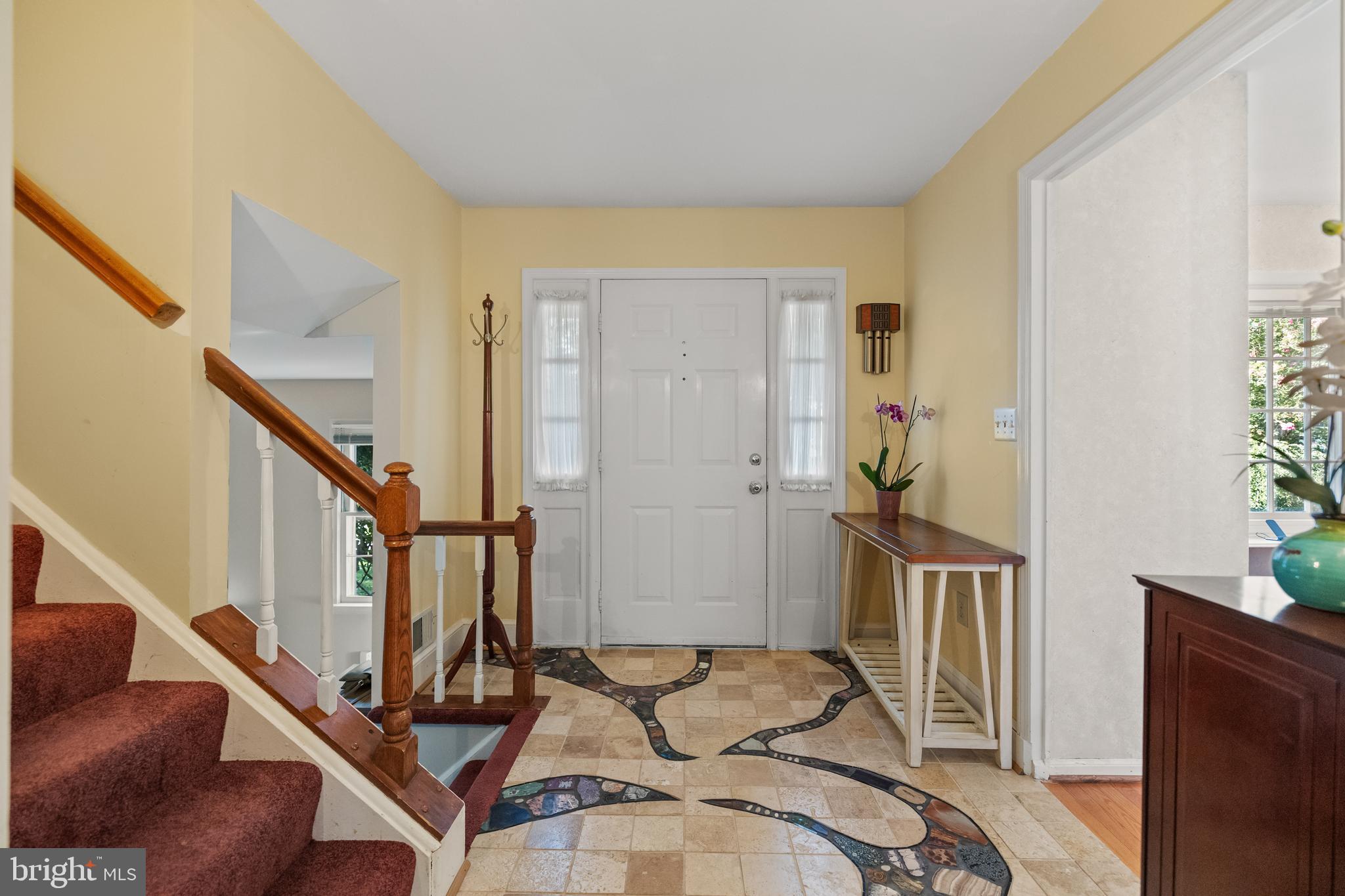 7933 St George Court Springfield, VA 22153 - Photo 5 of 40