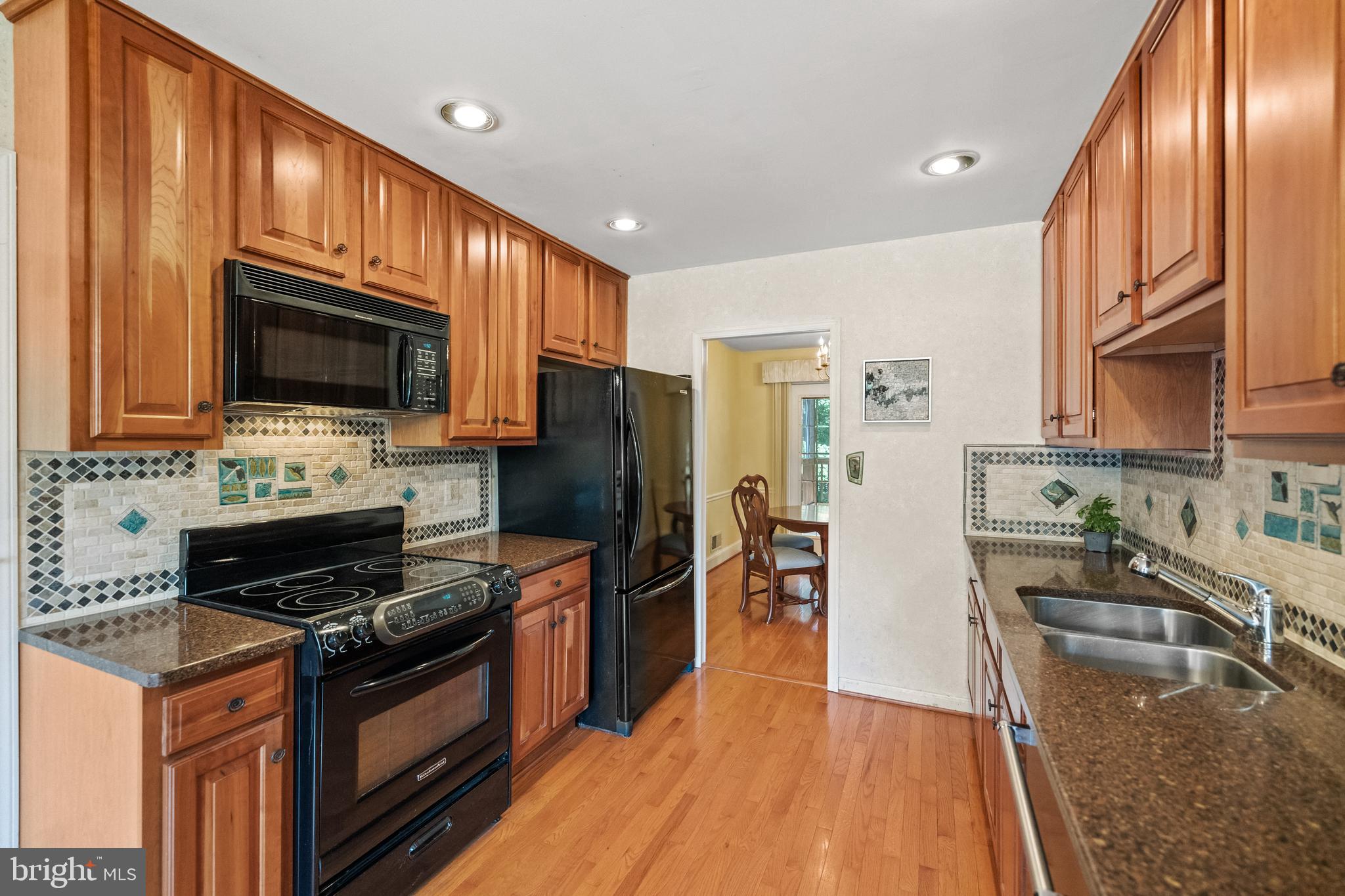 7933 St George Court Springfield, VA 22153 - Photo 8 of 40