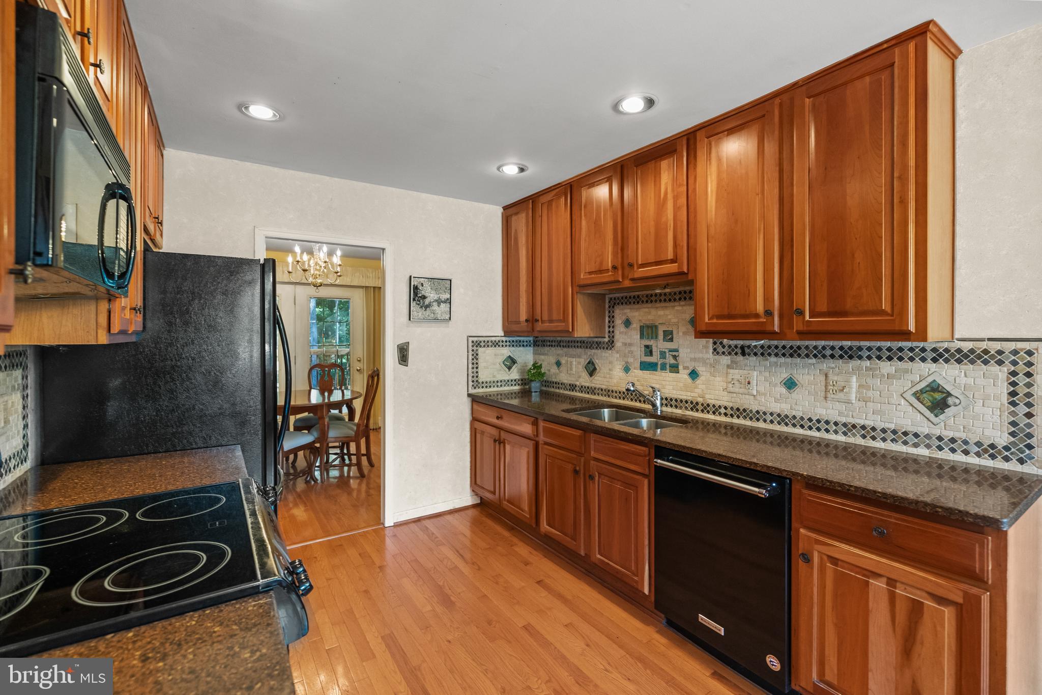 7933 St George Court Springfield, VA 22153 - Photo 10 of 40 Updated counters