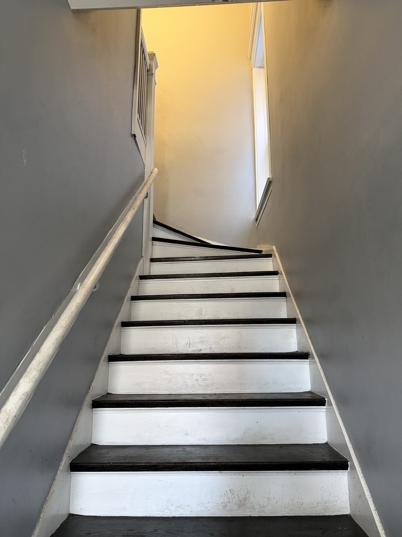 6156 South Indiana Avenue Chicago, IL 60637 - Photo 13 of 21 a view of entryway