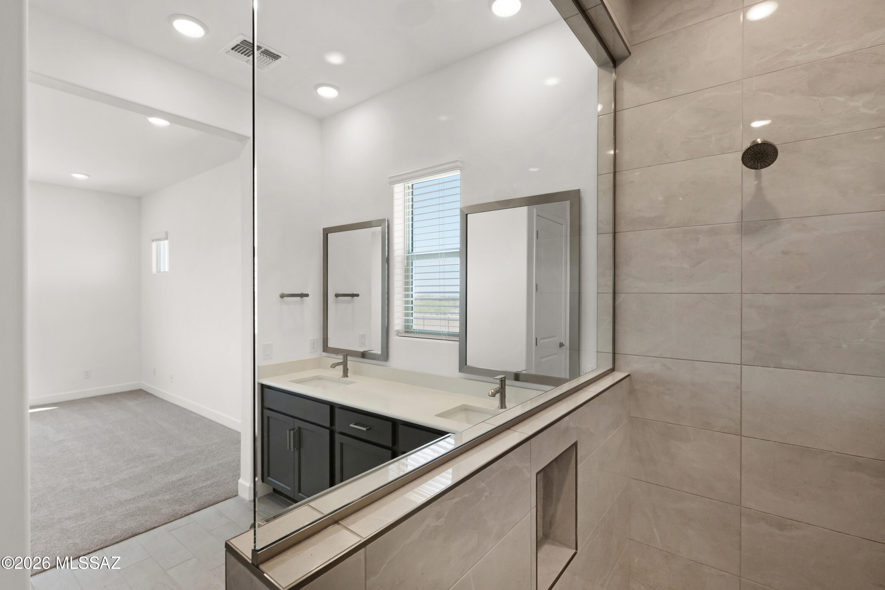 13554 South Hathaway Ranch Road Vail, AZ 85641 - Photo 17 of 22 Owner's Bath