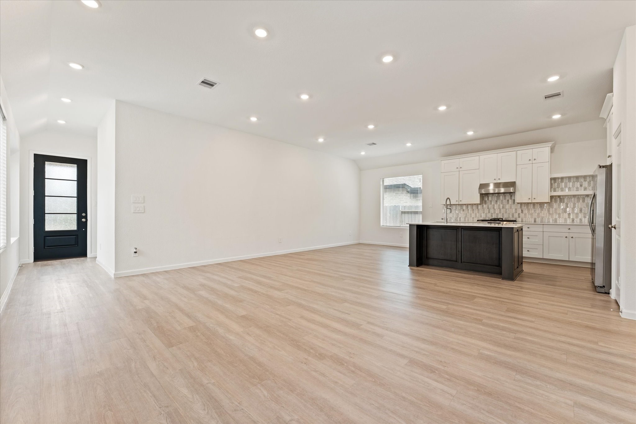 15520 Sunset Maple Court Conroe, TX 77302 - Photo 7 of 47 a view of kitchen with kitchen island wooden floor center island and stainless steel appliances