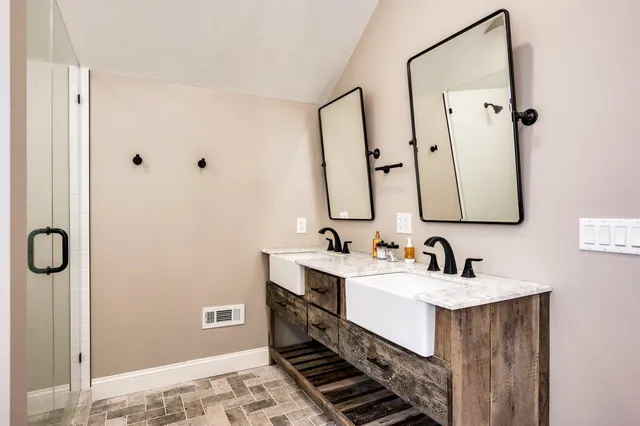 $950,000 | 170 Nottingham Road, Deerfield, NH 03037