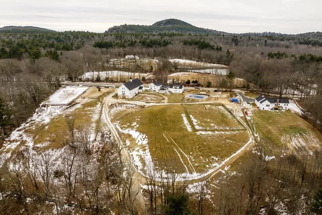 $950,000 | 170 Nottingham Road, Deerfield, NH 03037