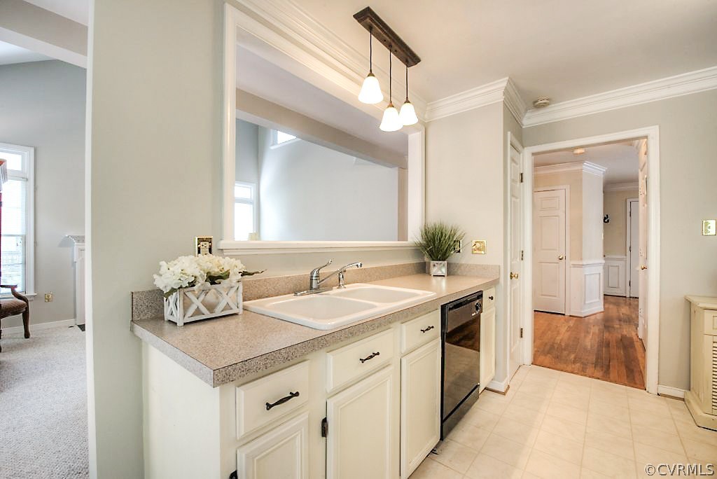 5405 Windy Ridge Drive Midlothian, VA 23112 - Photo 21 of 41 Kitchen Opens to Family Room