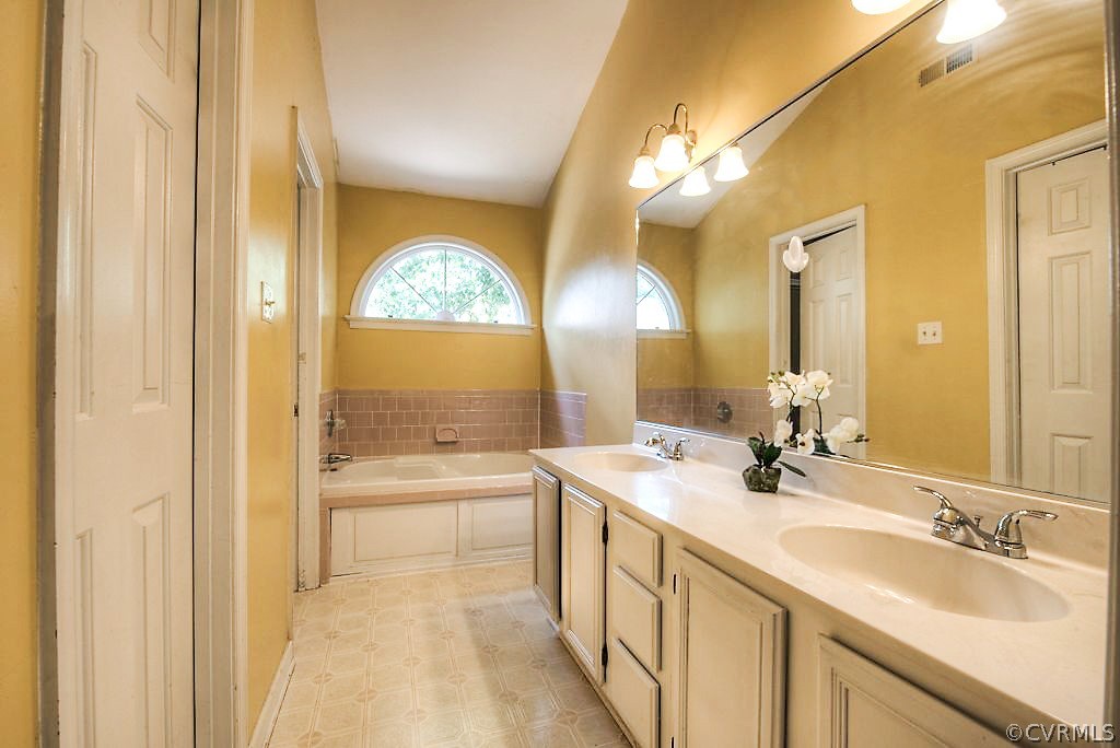 5405 Windy Ridge Drive Midlothian, VA 23112 - Photo 28 of 41 Master Bath with Soaking Tub & Newer Lighting & Fa