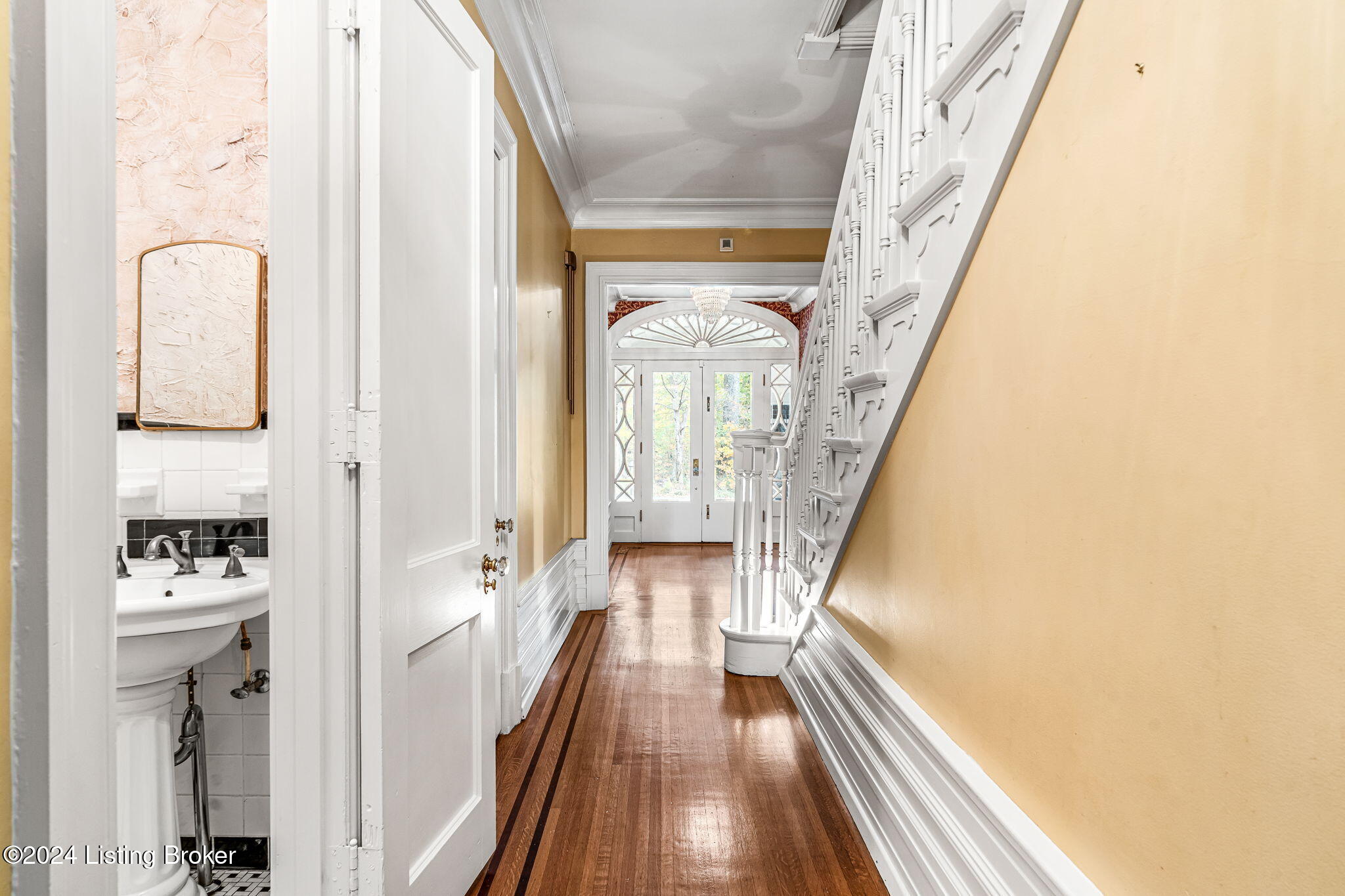 1466 Cherokee Road Louisville, KY 40204 - Photo 24 of 65 Hallway