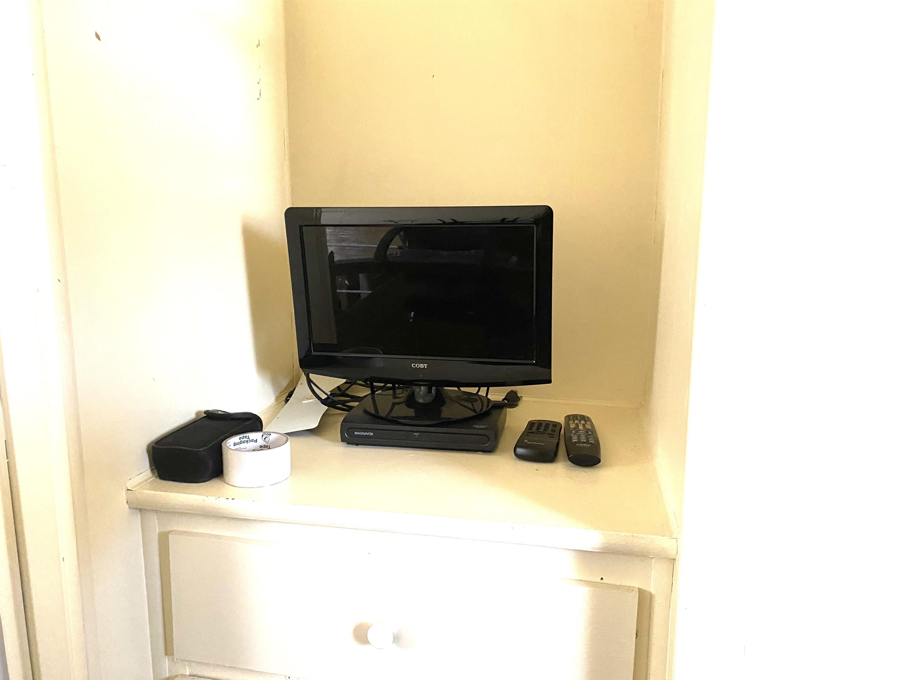 14 Spring Drive Derry, NH 03038 - Photo 13 of 38