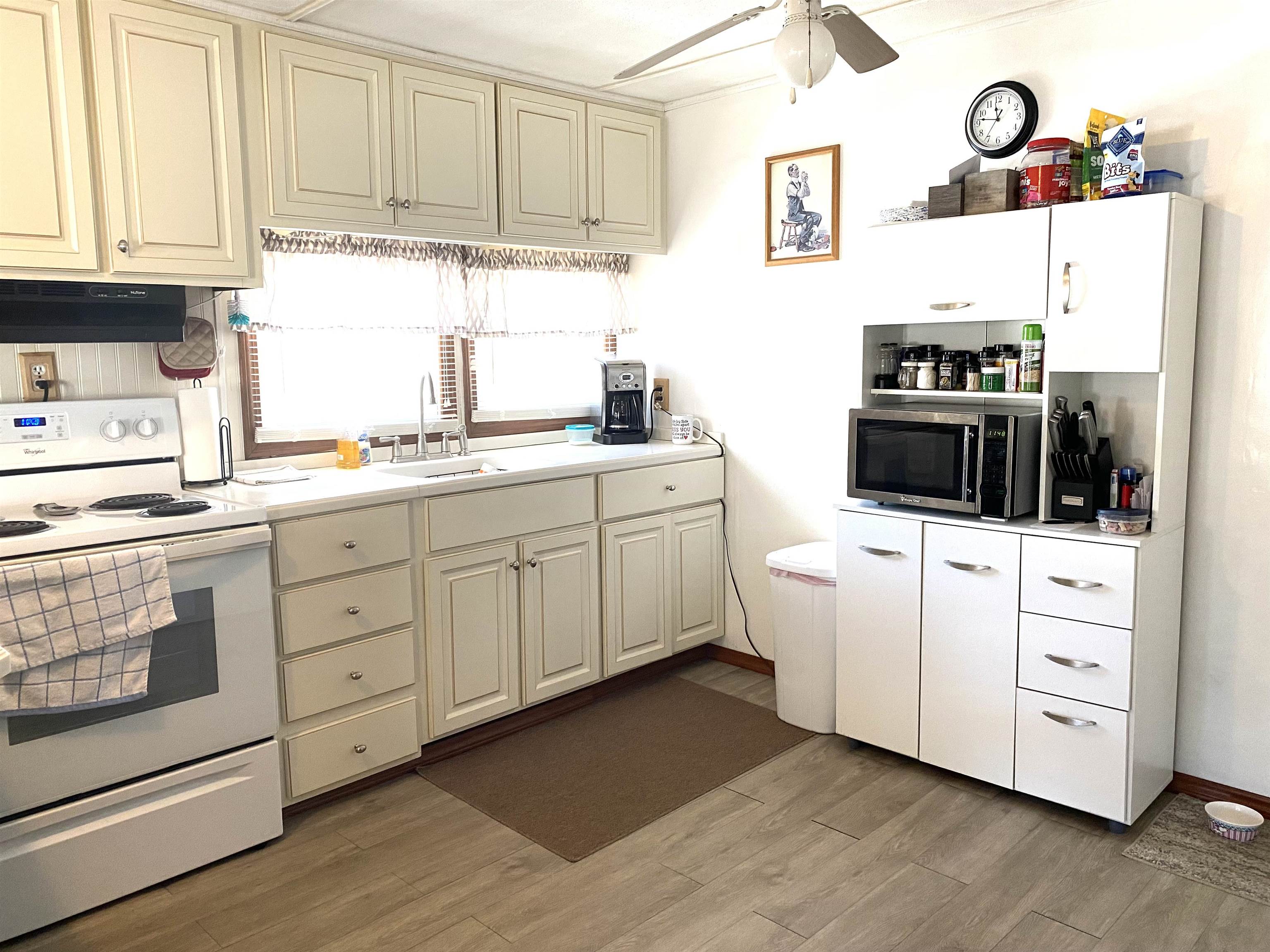 14 Spring Drive Derry, NH 03038 - Photo 8 of 38