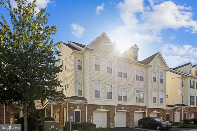 $430,000 | 6821 Hampton Bay Lane, Gainesville, VA 20155