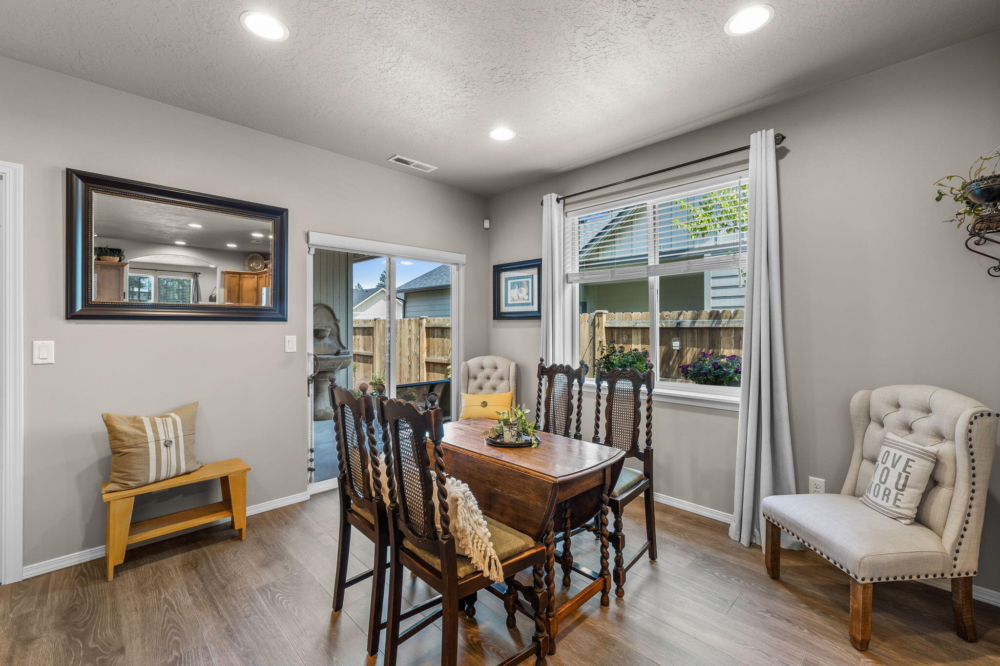 1668 McKinney Butte Road Sisters, OR 97759 - Photo 11 of 26 Dining
