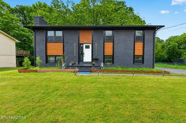 $435,000 | 2904 Gordon Place Northeast, Knoxville, TN 37918