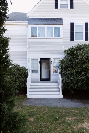 $3,400 | 114 Girard Avenue, Unit 6, Newport, RI 02840