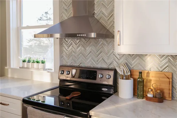 $3,400 | 114 Girard Avenue, Unit 6, Newport, RI 02840