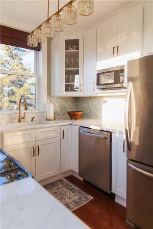 $3,400 | 114 Girard Avenue, Unit 6, Newport, RI 02840