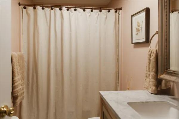 $3,400 | 114 Girard Avenue, Unit 6, Newport, RI 02840