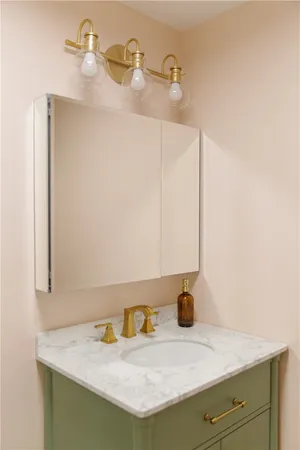 $3,400 | 114 Girard Avenue, Unit 6, Newport, RI 02840