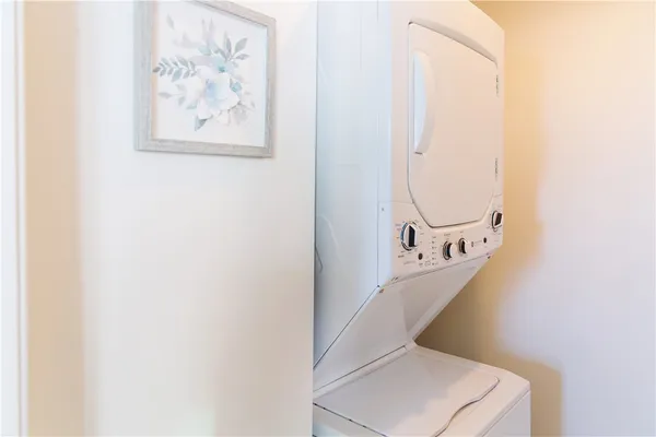 $3,400 | 114 Girard Avenue, Unit 6, Newport, RI 02840