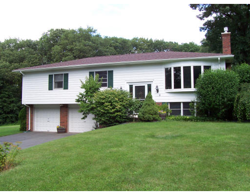 11 Chestnut Hill Road Hampden, MA 01036 - Photo 1 of 8 Gallery Image 1