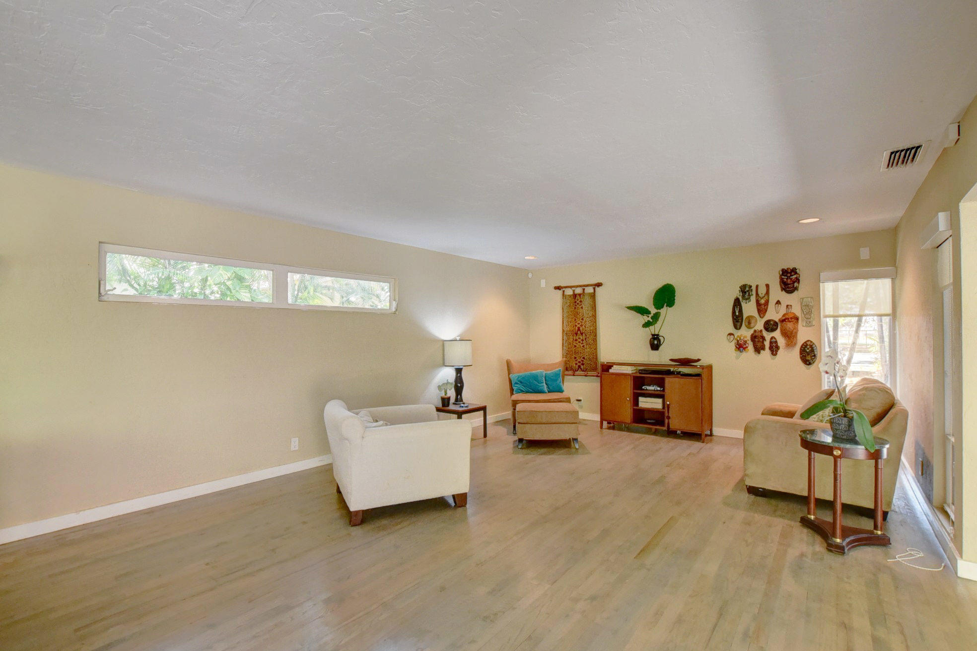 1240 Northwest 8th Street Boca Raton, FL 33486 - Photo 7 of 55 Living room