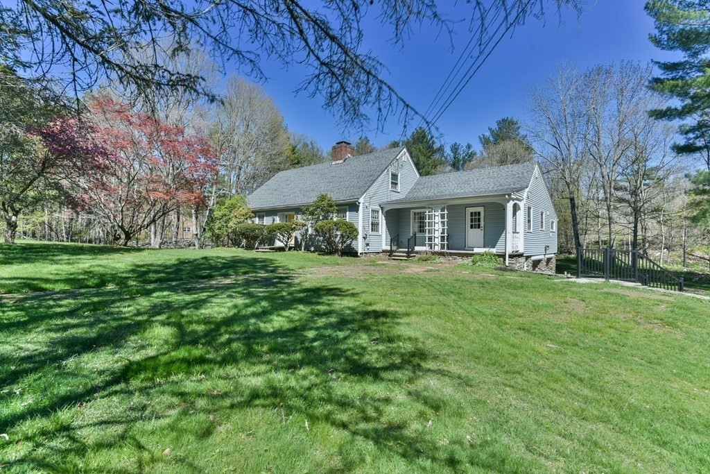 12 Orchard Road Sturbridge, MA 01566 - Photo 3 of 42
