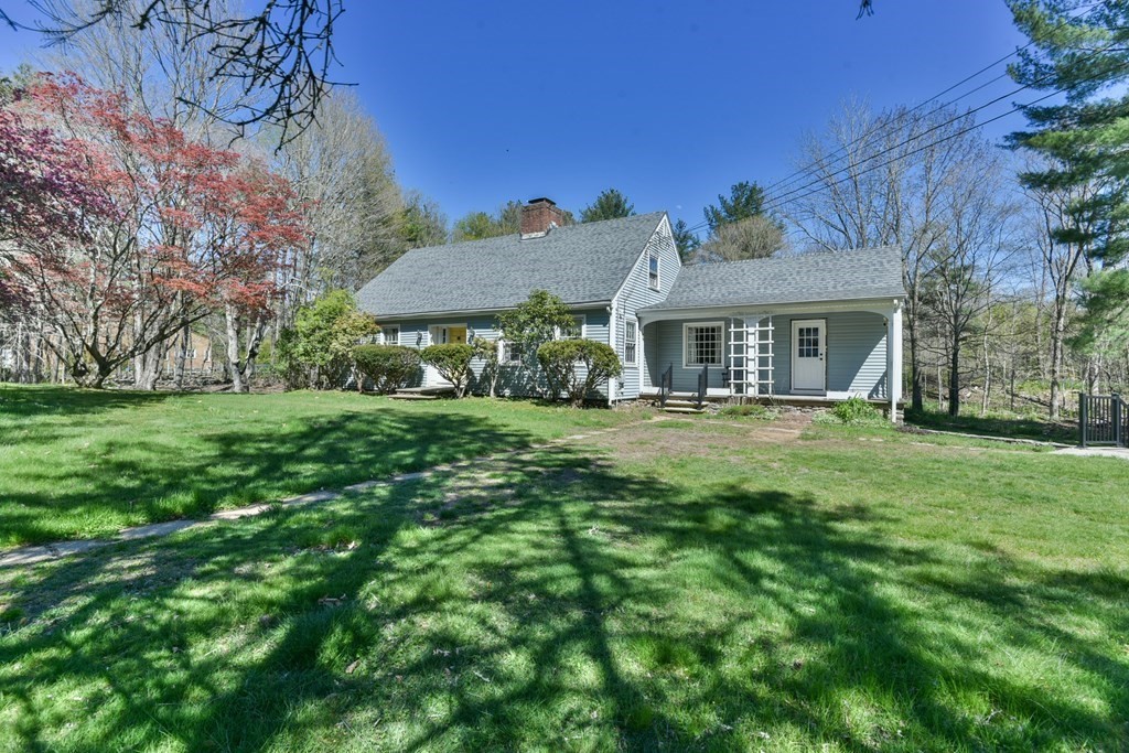 12 Orchard Road Sturbridge, MA 01566 - Photo 4 of 42