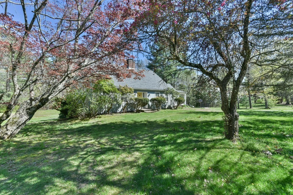 12 Orchard Road Sturbridge, MA 01566 - Photo 6 of 42