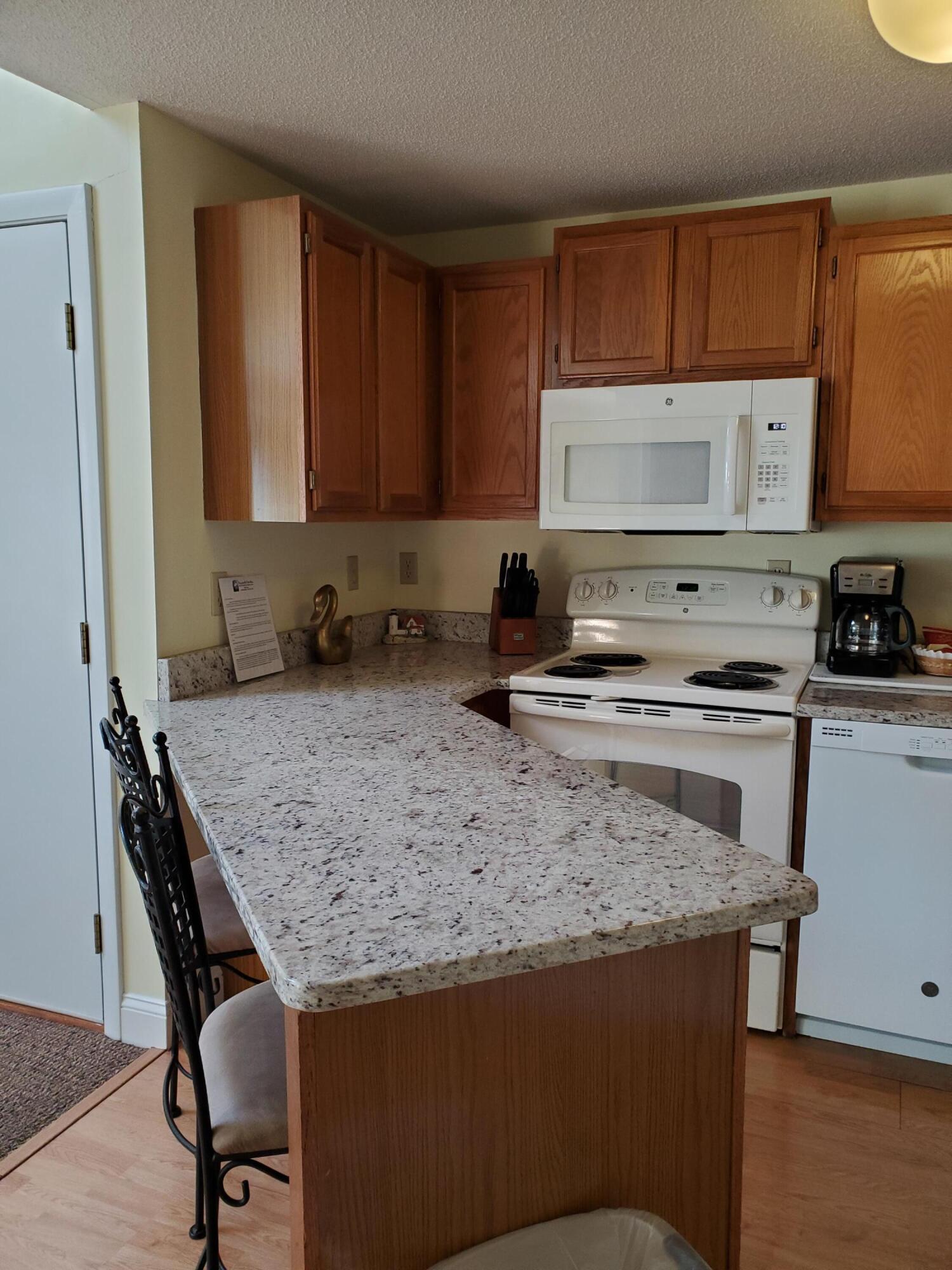 1373 Post Road, Unit 8G Wells, ME 04090 - Photo 3 of 12 8G BREAKFAST BAR