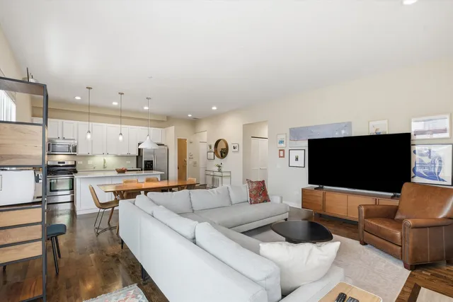 $685,000 | 1222 North Wolcott Avenue, Unit 4N, Chicago, IL 60622