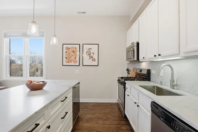 $685,000 | 1222 North Wolcott Avenue, Unit 4N, Chicago, IL 60622