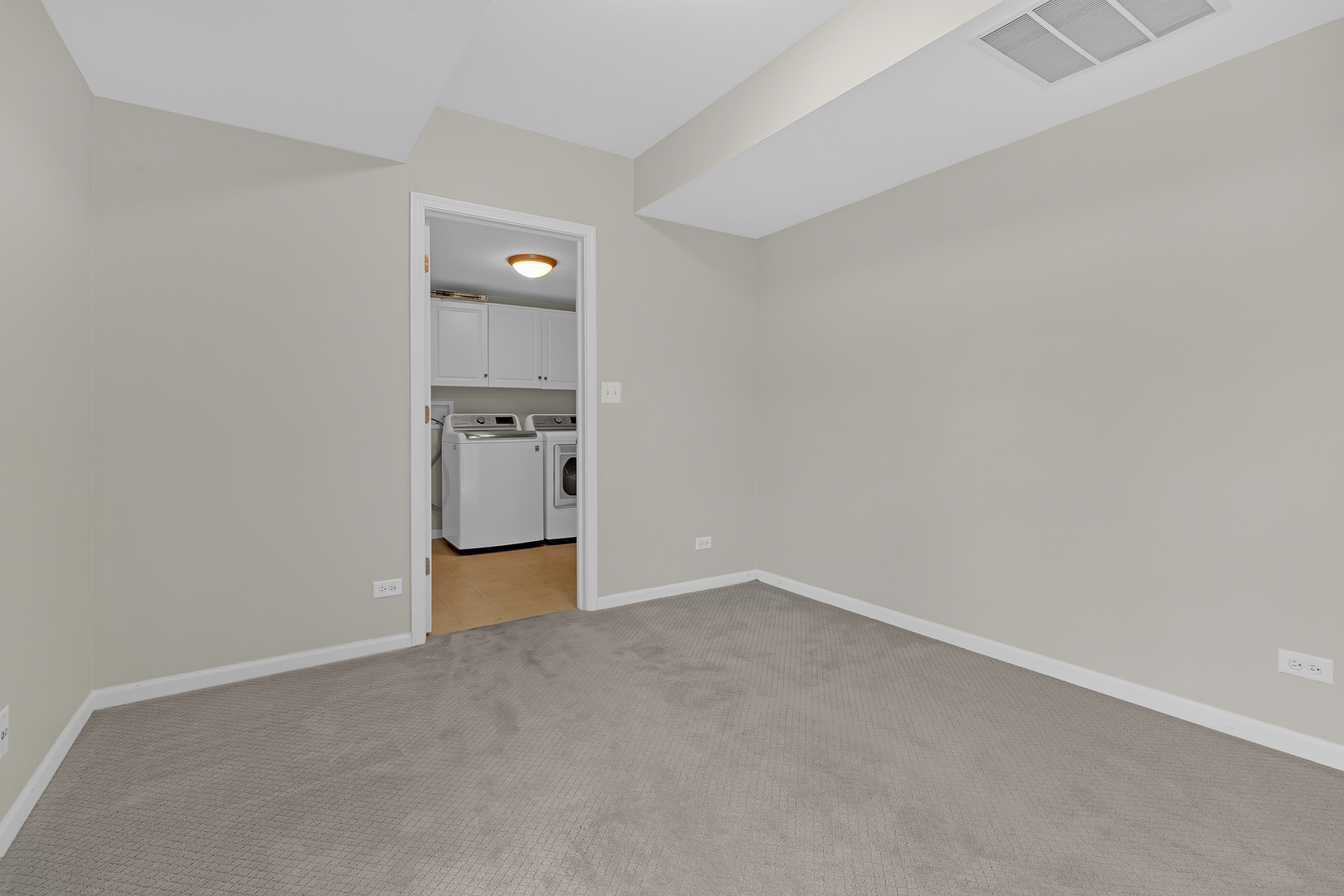 353 North Commerce Street Aurora, IL 60504 - Photo 23 of 33 Gallery Image 23